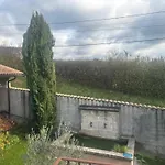 Les Collines De Chandieu Konukevi